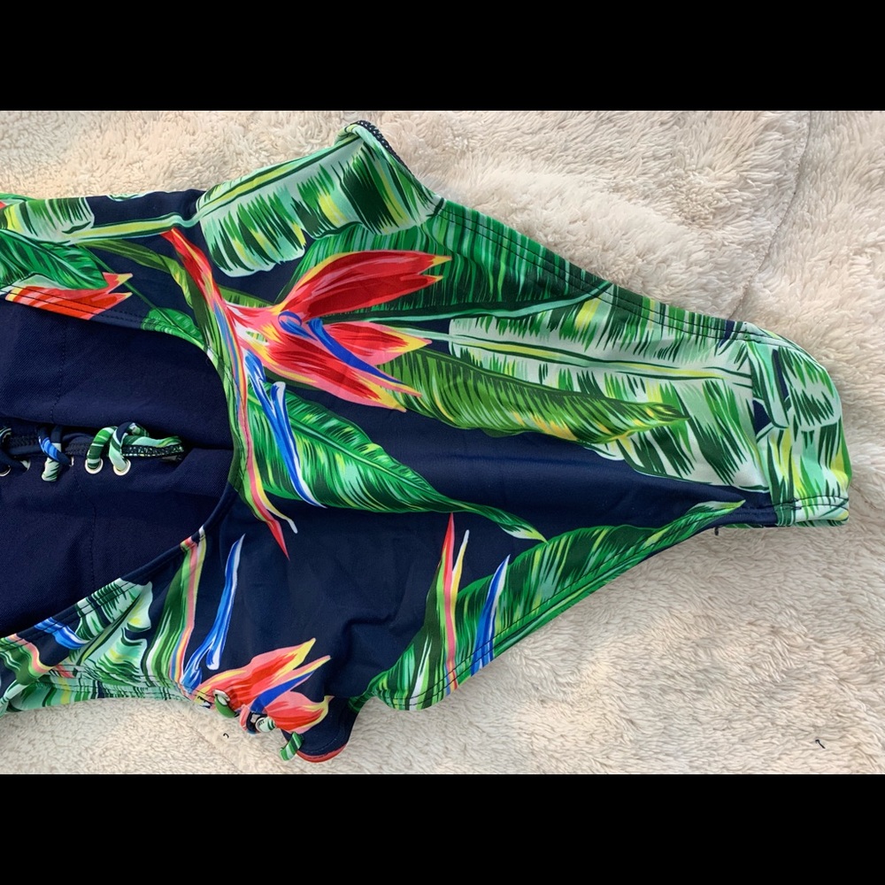 Swimsuit - Picture 6 of 7